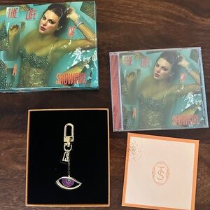 TAYLOR SWIFT THE LIFE OF A SHOWGIRL SWEAT AND VANILLA PERFUME DELUXE CD